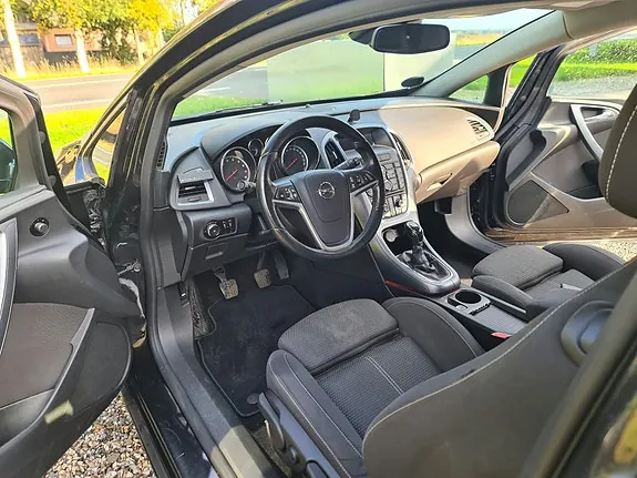 Opel Astra 2012 photo 5