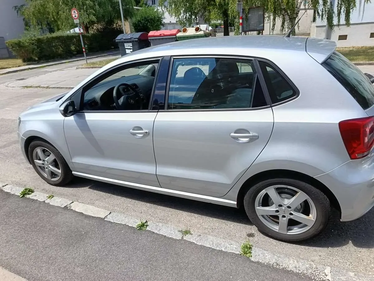 Volkswagen Polo 2012 photo 2