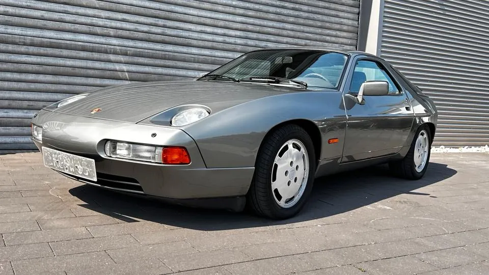 Porsche 928 S4