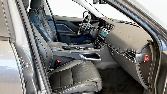 Jaguar F-Pace 2018 photo 3
