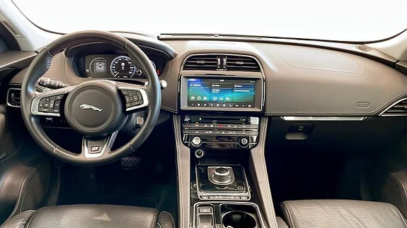 Jaguar F-Pace 2018 photo 4