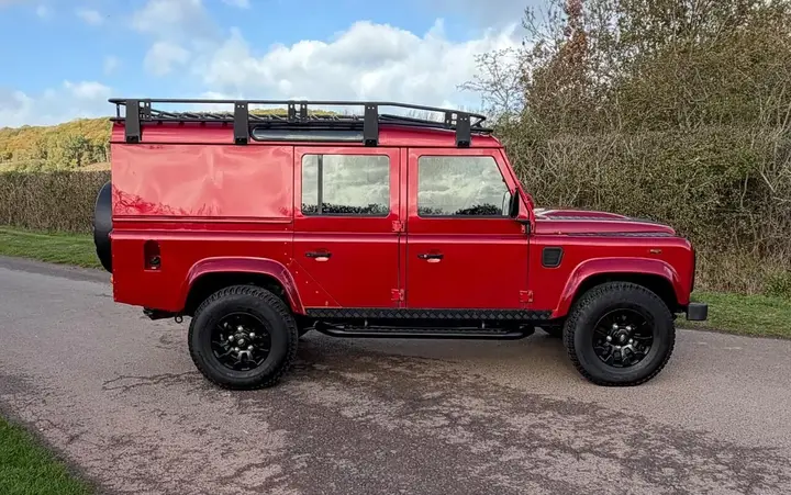 Land Rover Defender 110 2012 photo 2