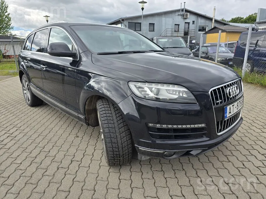 Audi Q7 2010 photo 2