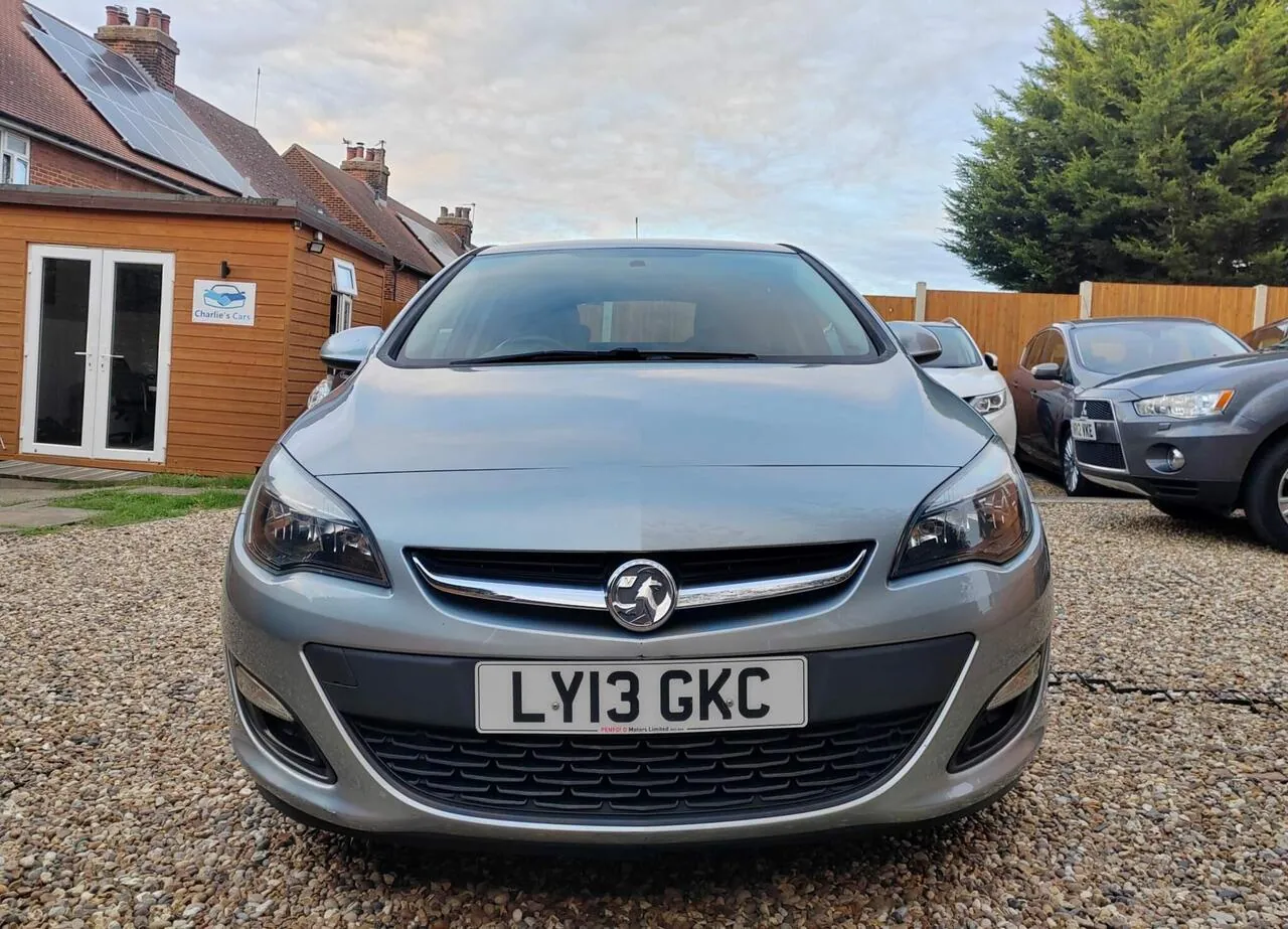 Vauxhall Astra 2013 photo 3