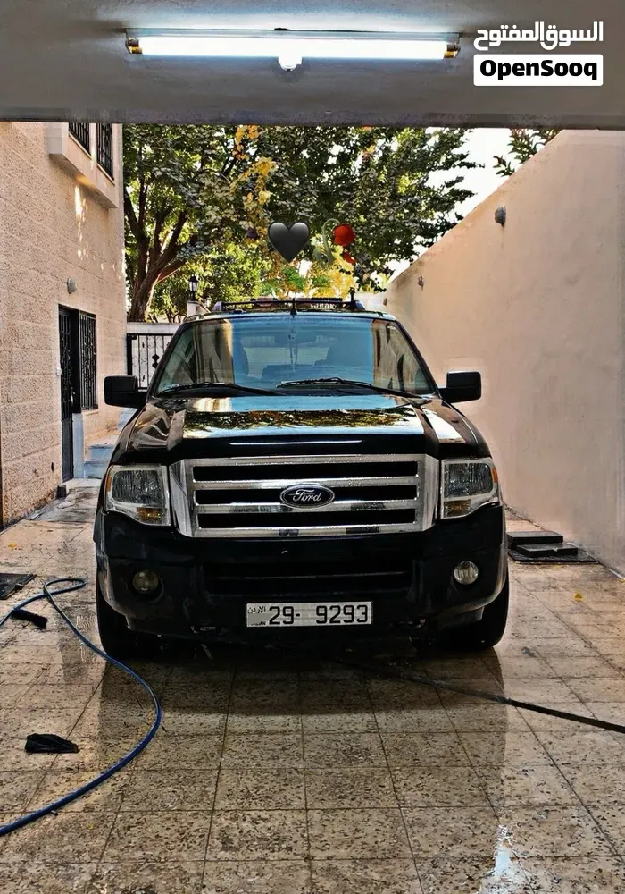 Ford Expedition 2011 photo 2