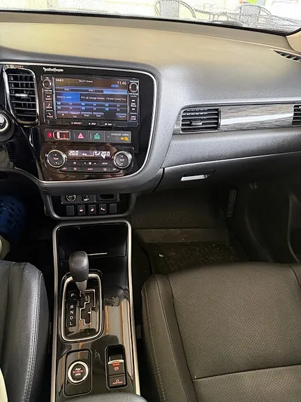 Mitsubishi Outlander 2017 photo 2