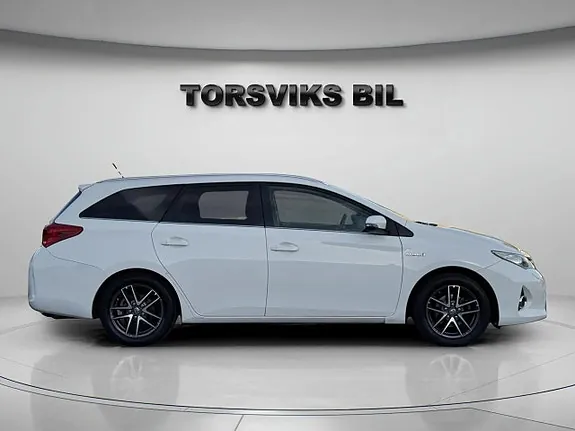 Toyota Auris 2015 photo 5