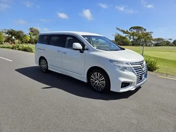 Nissan Elgrand 2017 photo 2