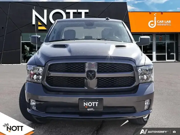 Ram 1500 Classic Crew Cab 2022 photo 2