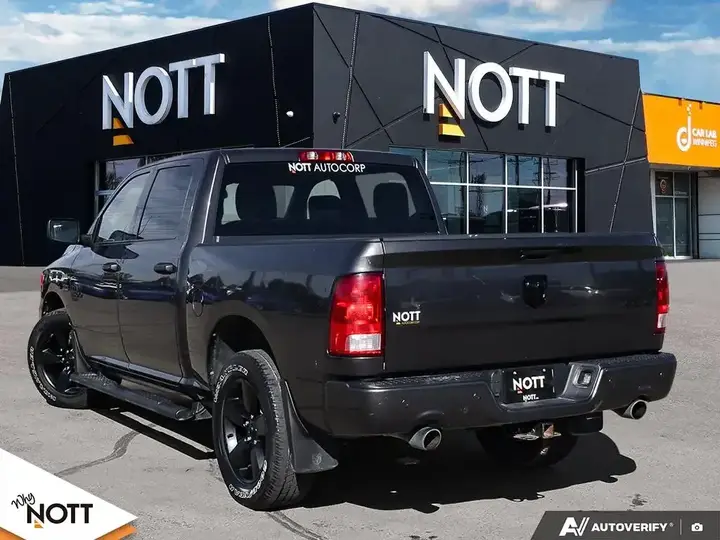Ram 1500 Classic Crew Cab 2022 photo 4