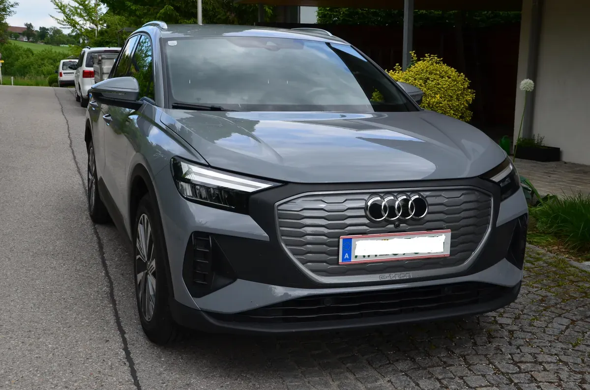 Audi Q4 2023 photo 3