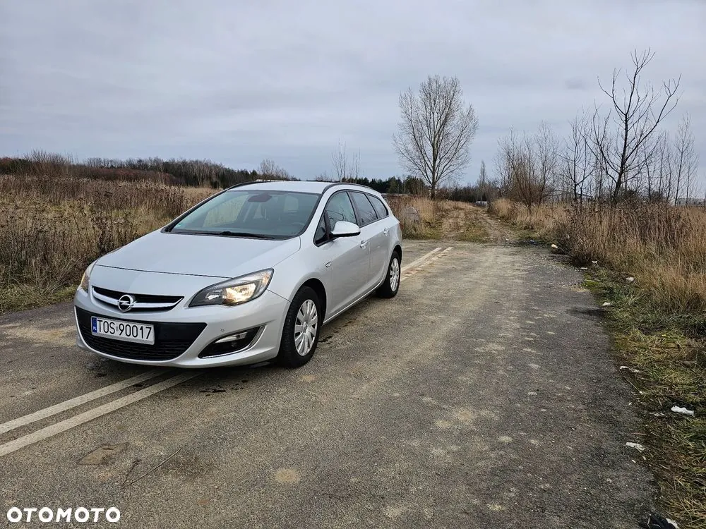 Opel Astra 2013 photo 2