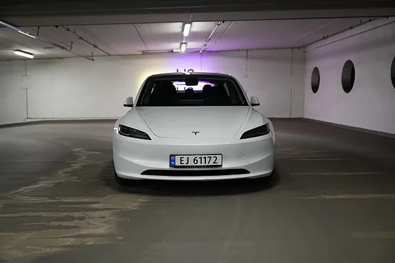 Tesla Model 3 2024 photo 3