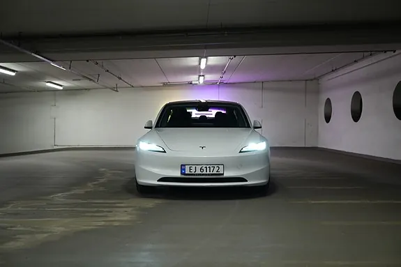 Tesla Model 3 2024 photo 2