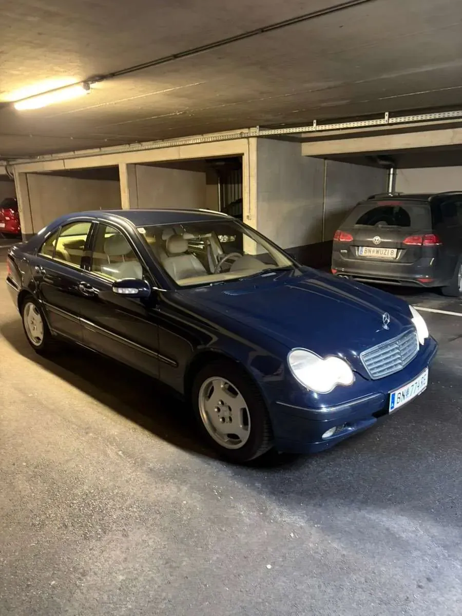 Mercedes-Benz C-Class 2002 photo 2