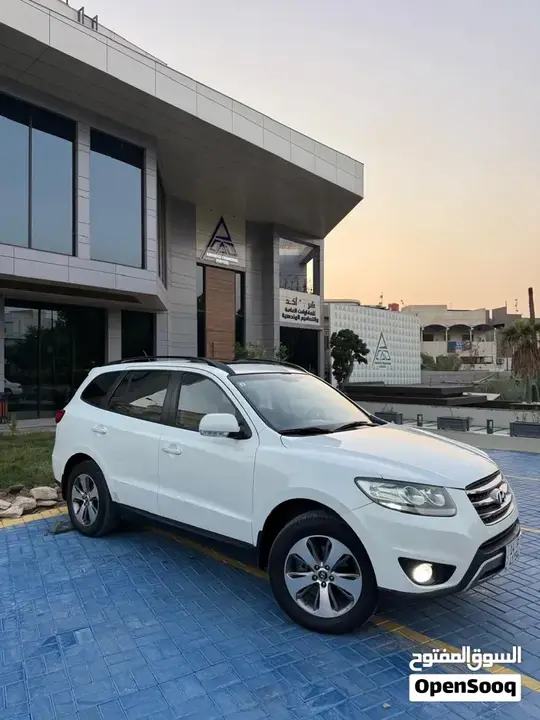 Hyundai Santa Fe 2012 photo 2