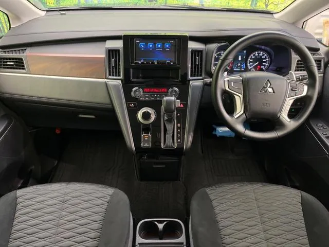 Mitsubishi Delica D:5 2024 photo 2