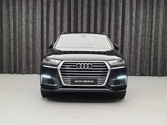 Audi Q7 2018 photo 2
