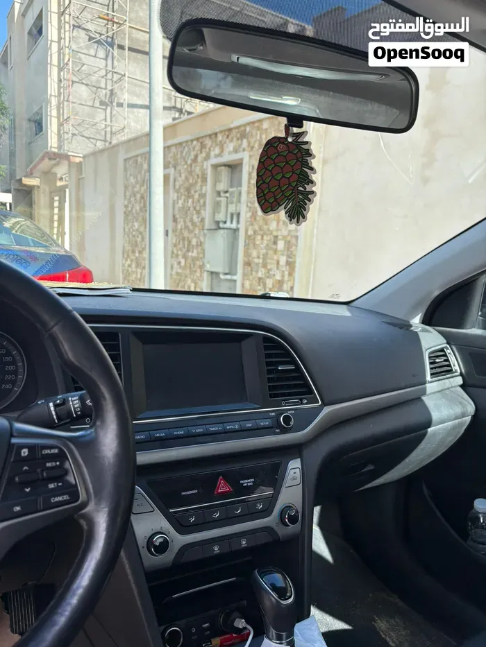 Hyundai Elantra 2017 photo 2