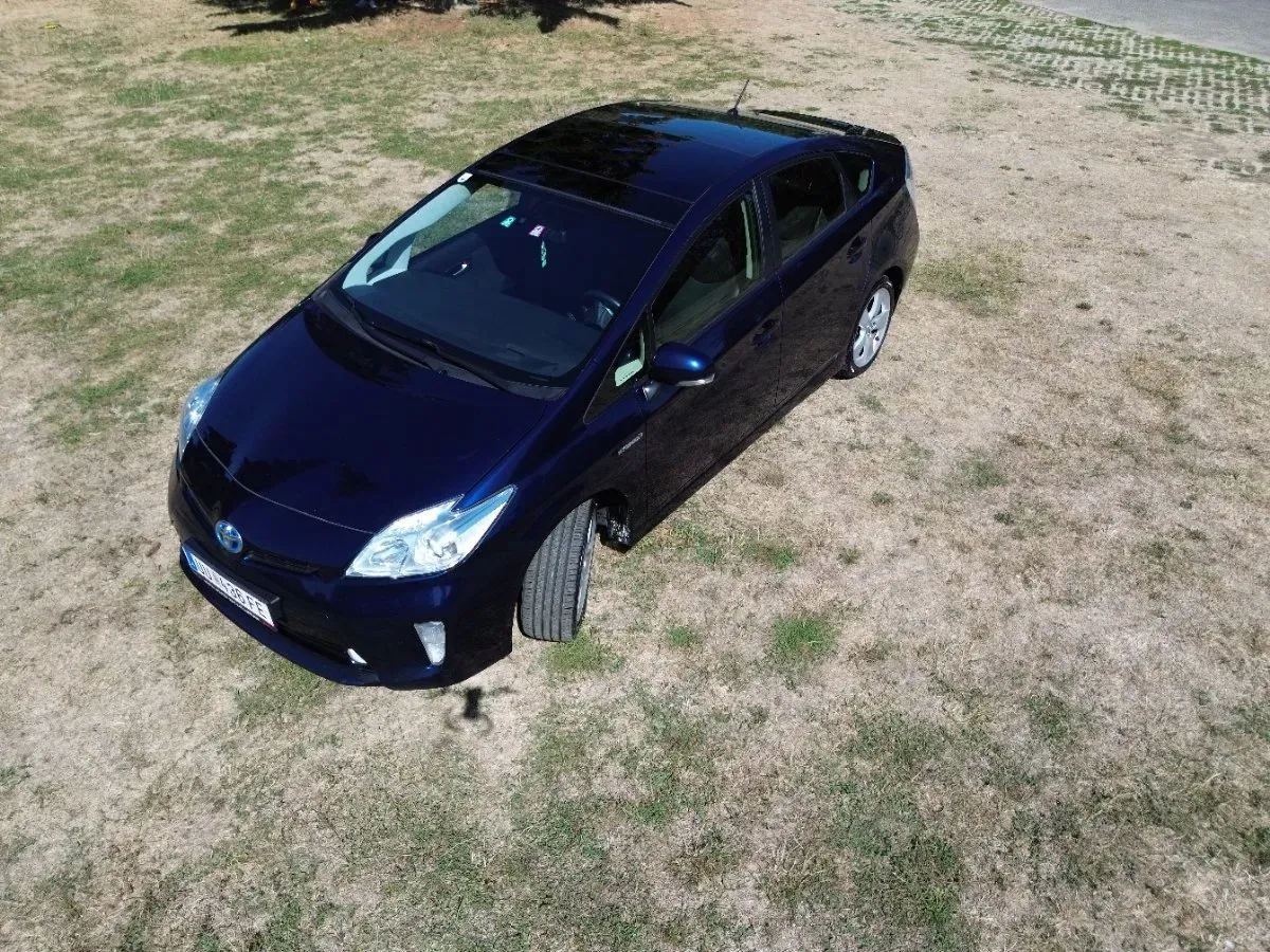 Toyota Prius 2012 photo 2