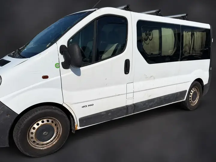 Renault Trafic 2004 photo 2