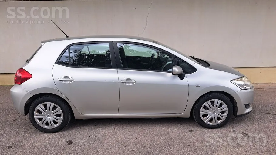 Toyota Auris 2008 photo 2