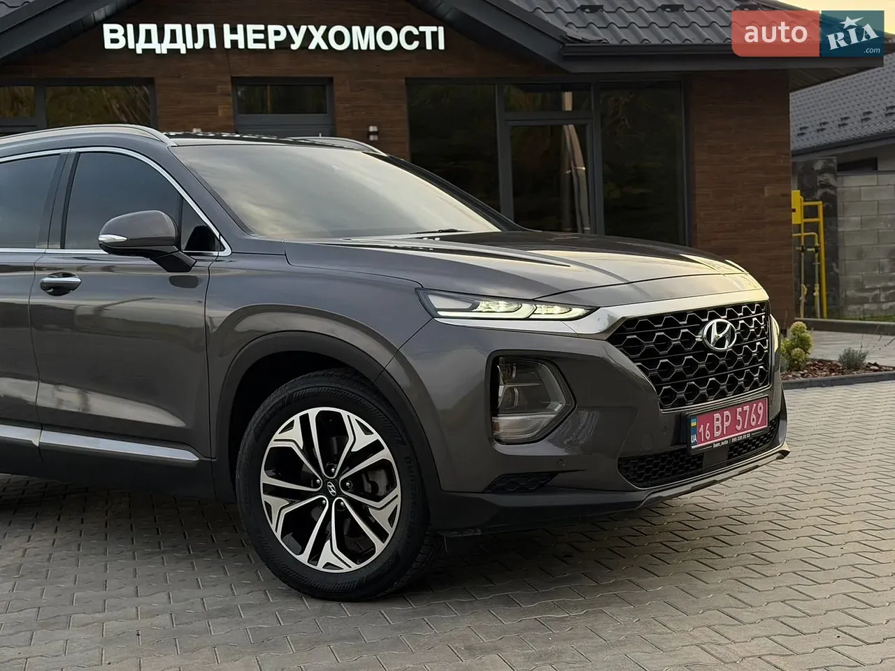 Hyundai Santa Fe 2019 photo 2