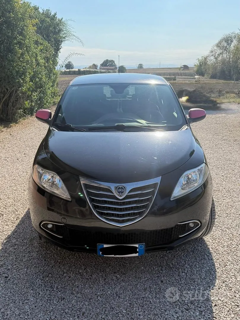 Lancia Ypsilon 2015 photo 2
