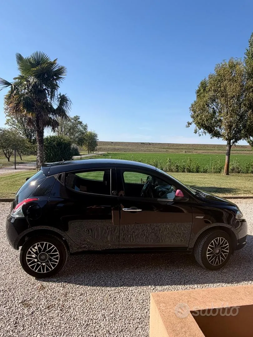 Lancia Ypsilon 2015 photo 3