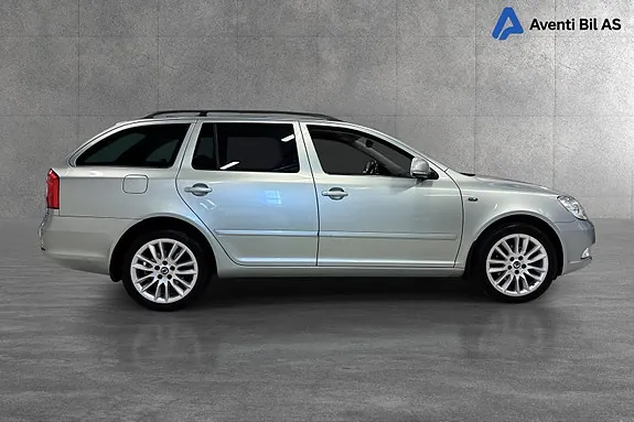 Skoda Octavia 2012 photo 2