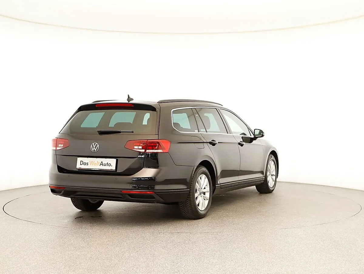 Volkswagen Passat 2024 photo 3