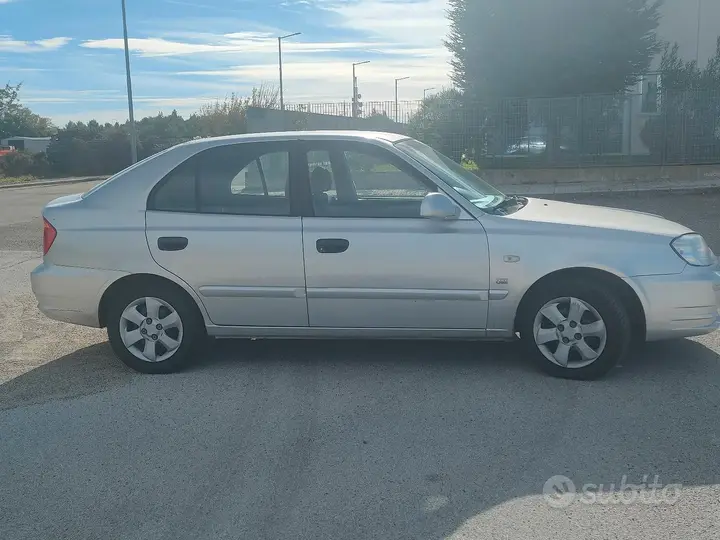 Hyundai Accent 2004 photo 2