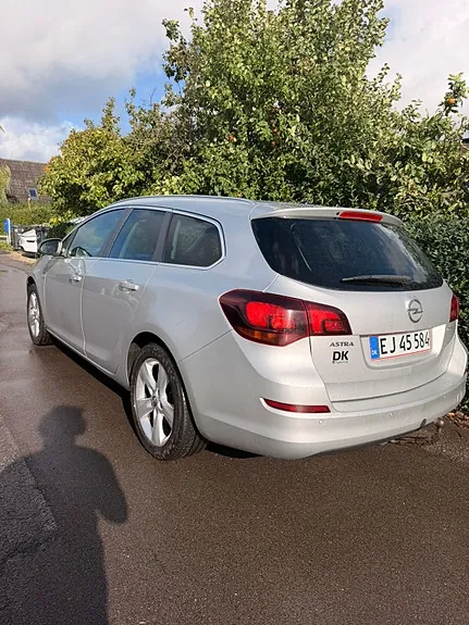Opel Astra 2011 photo 4