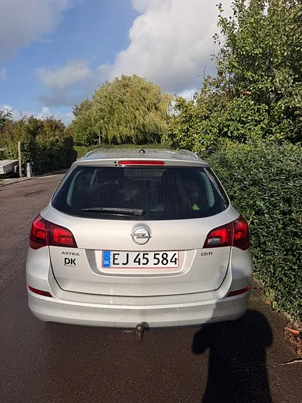 Opel Astra 2011 photo 3