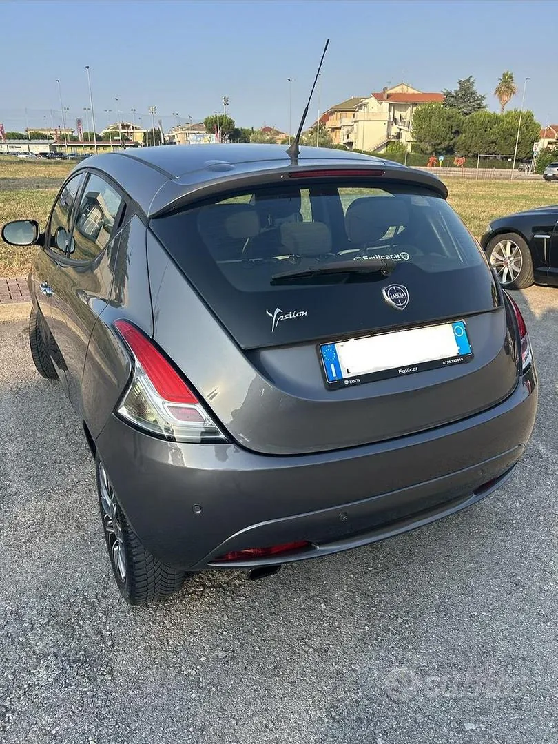 Lancia Ypsilon