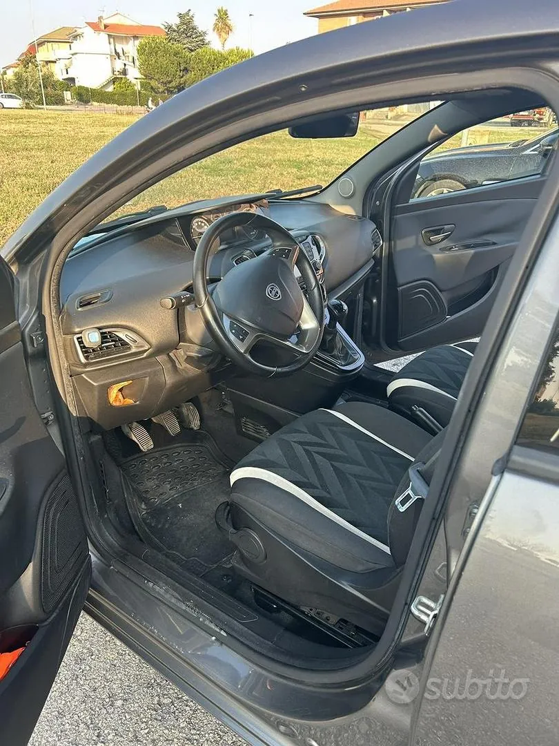 Lancia Ypsilon 2016 photo 4
