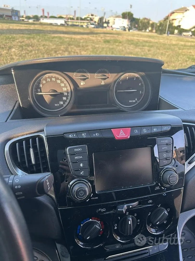 Lancia Ypsilon 2016 photo 3
