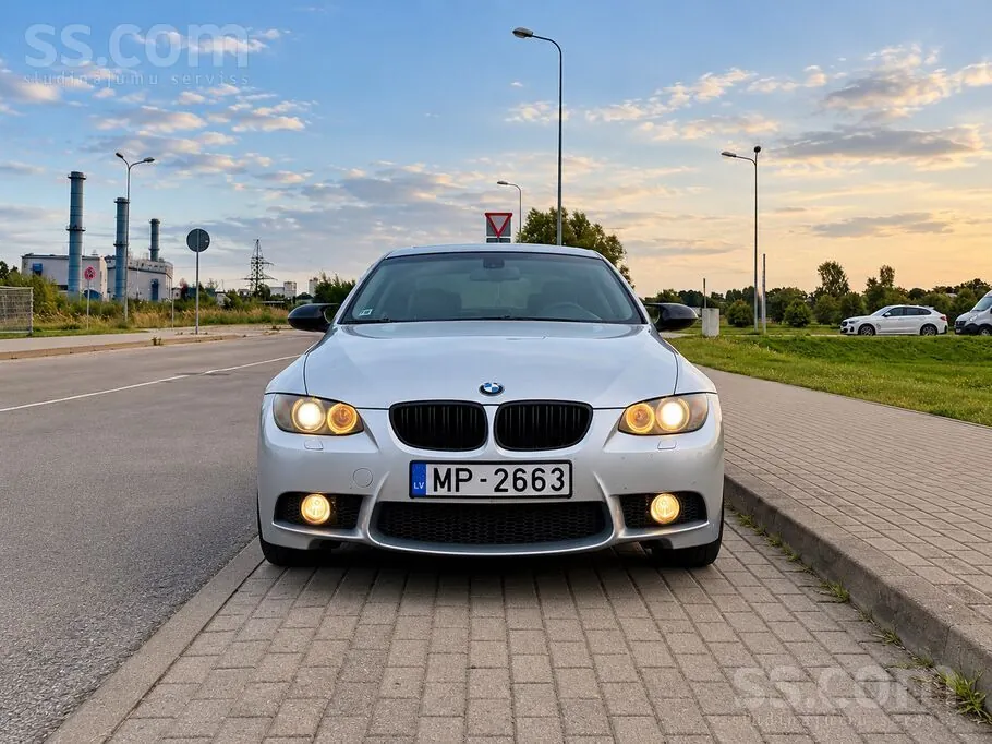 BMW 320I 2009 photo 2