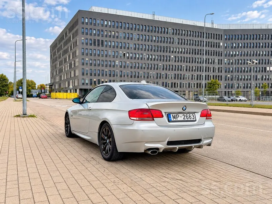 BMW 320I 2009 photo 5