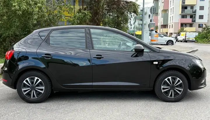 Seat Ibiza 2015 photo 2
