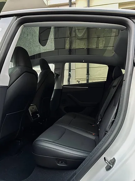 Tesla Model Y 2025 photo 5