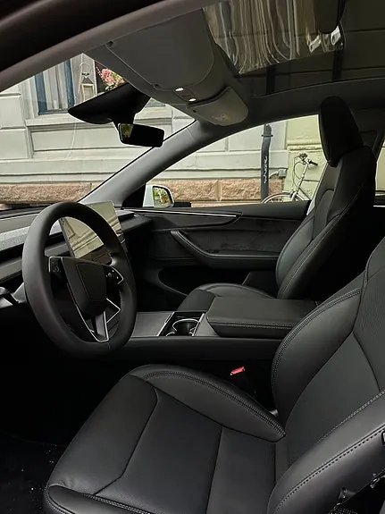 Tesla Model Y 2025 photo 3