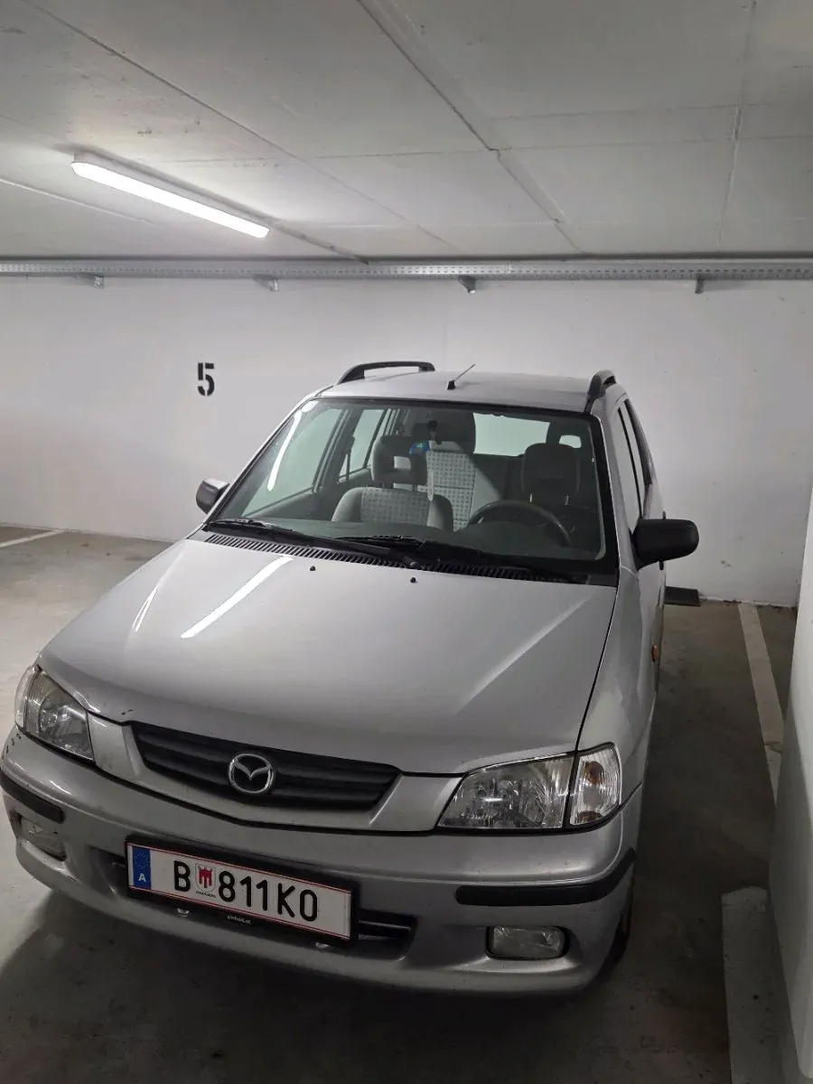 Mazda Demio 2001 photo 3