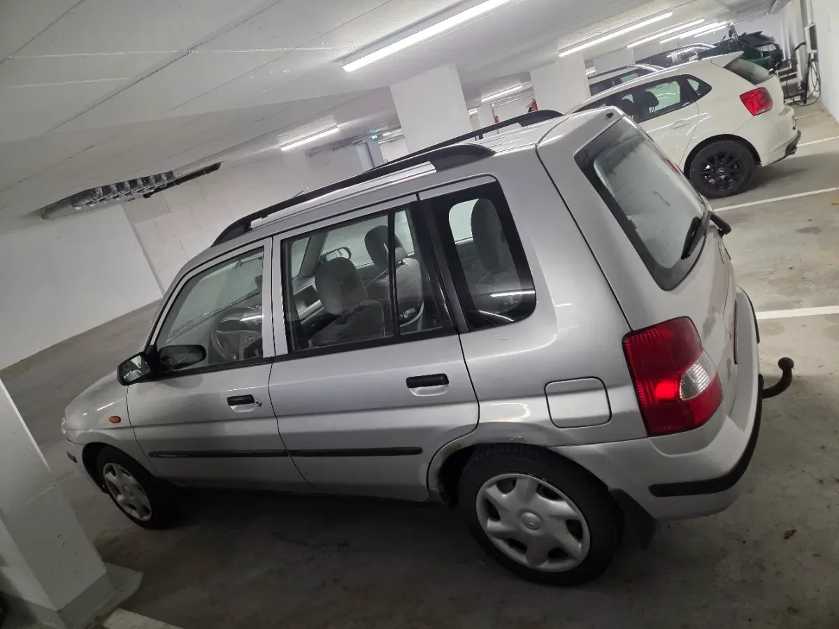 Mazda Demio 2001 photo 2