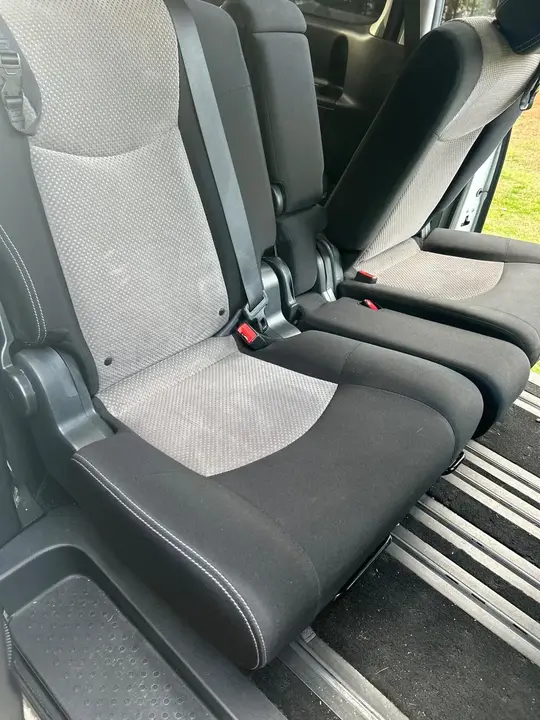 Nissan Serena 2013 photo 4