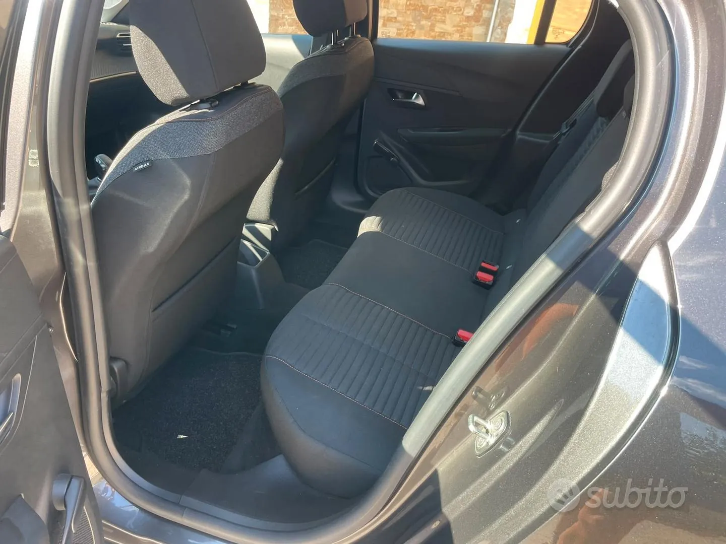 Peugeot 208 2020 photo 3