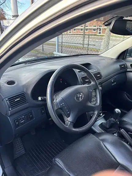Toyota Avensis 2003 photo 3