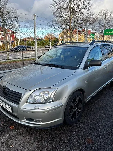 Toyota Avensis 2003 photo 2
