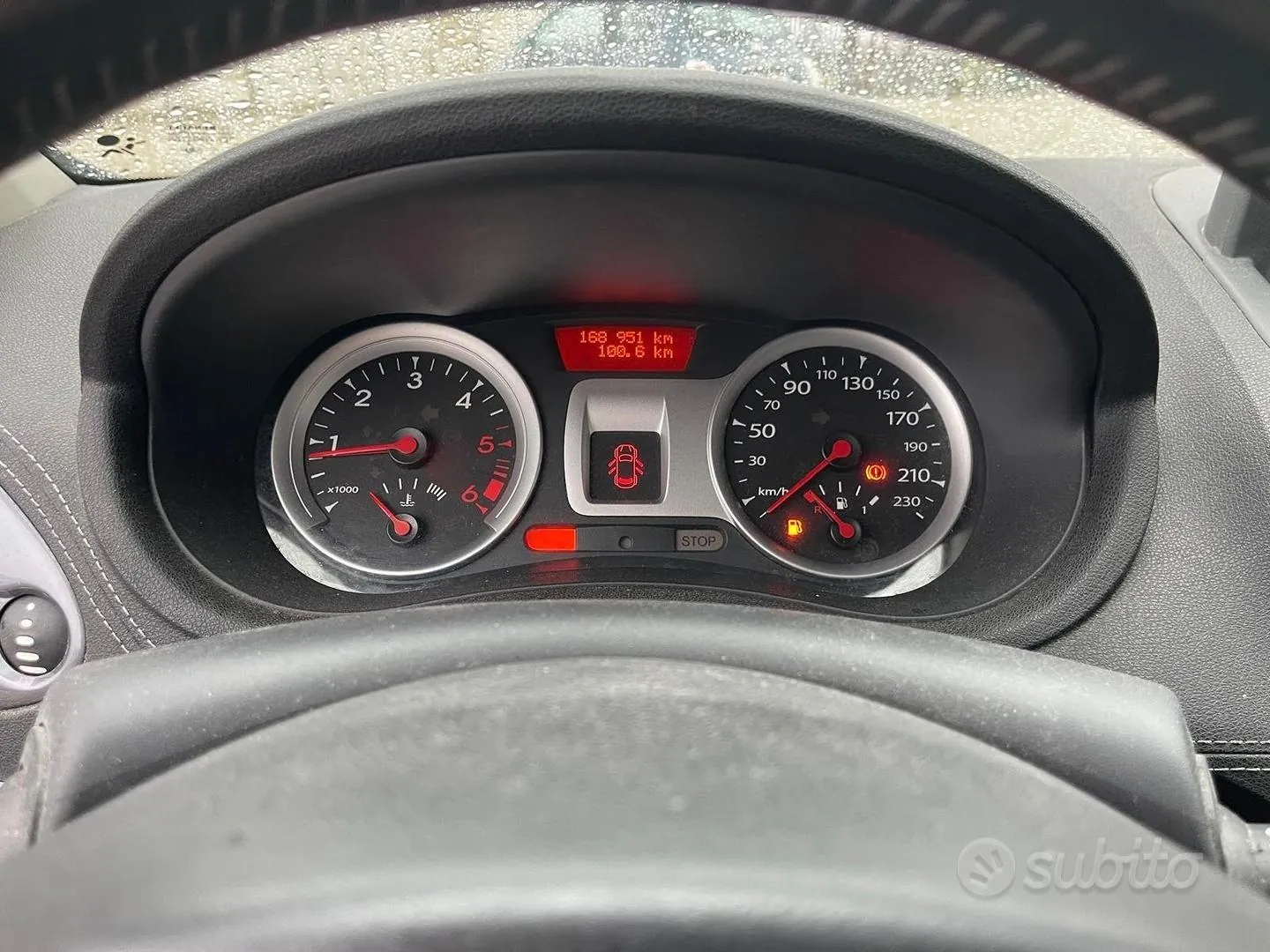 Renault Clio 2010 photo 2