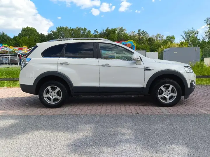 Chevrolet Captiva 2012 photo 2